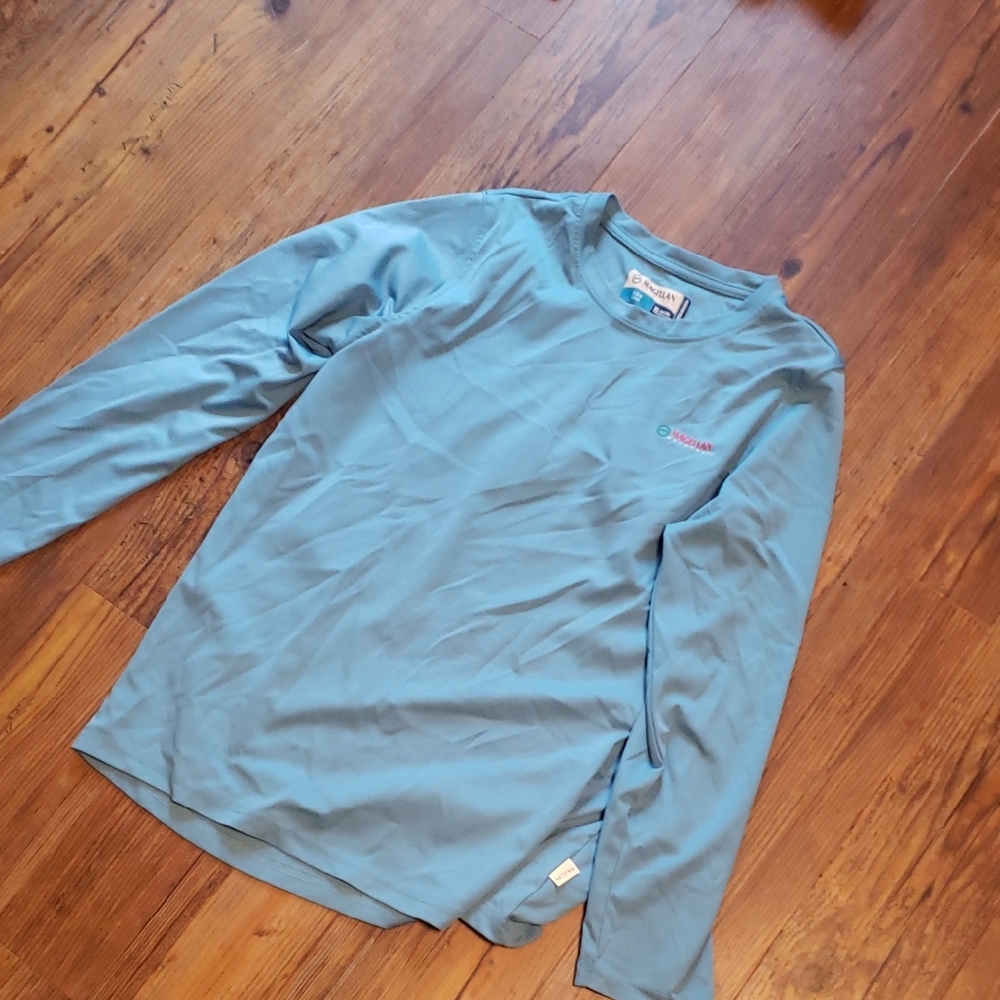 Magellan Outdoors Light Blue Long Sleeve Performance Tee